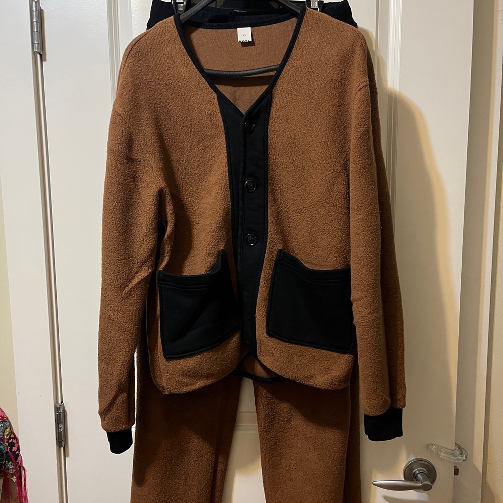 KOTN Brand 100% Cotton Fleece 2 piece set.